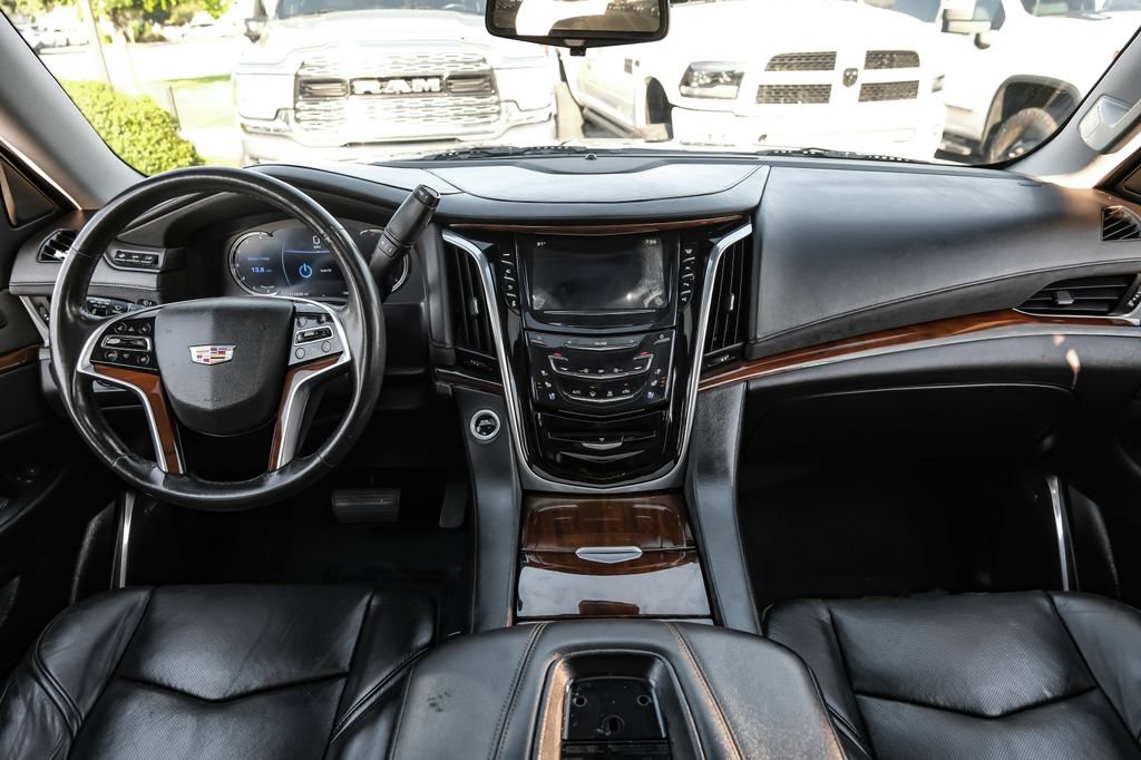Used 2018 Cadillac Escalade Luxury RWD image 12