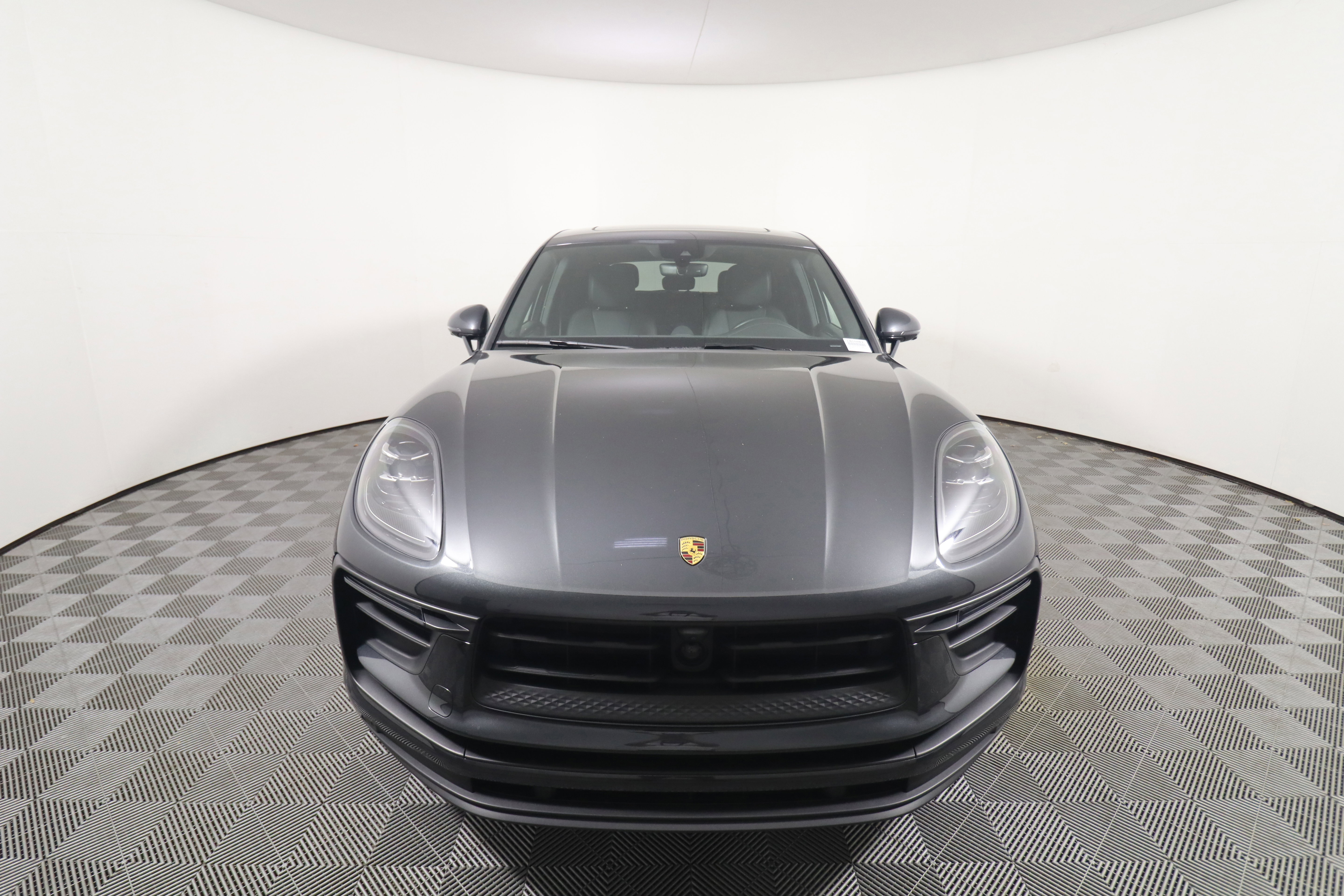 Certified 2025 Porsche Macan image 10