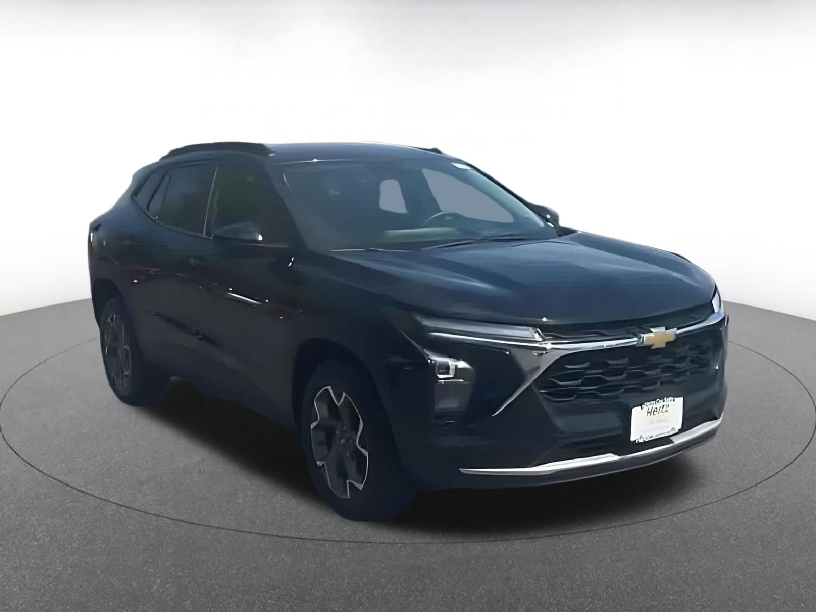 Used 2025 Chevrolet Trax LT FWD image 3