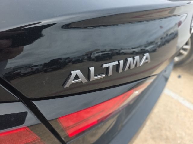 Used 2025 Nissan Altima 2.5 SV FWD image 12