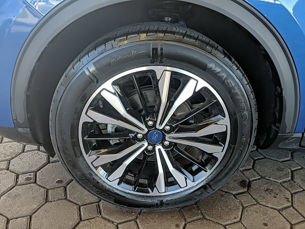 Used 2022 Ford Escape SE w/ SE Sport Appearance Package image 12