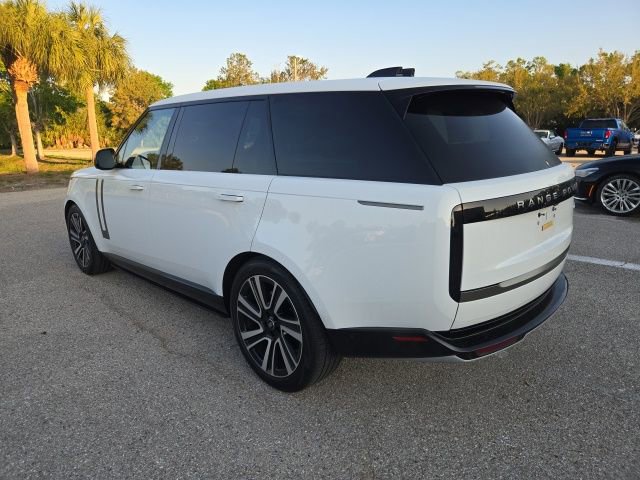 Used 2023 Land Rover Range Rover Long Wheelbase SE image 3