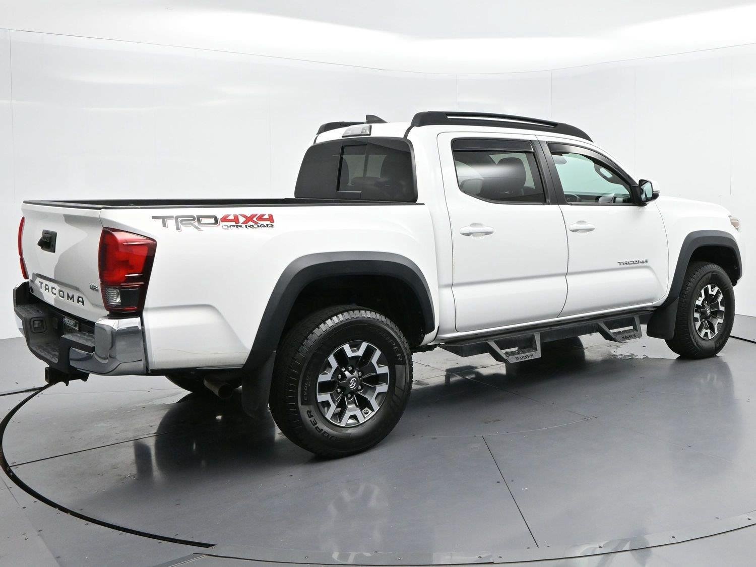 Used 2018 Toyota Tacoma TRD Off-Road AWD/4WD image 7