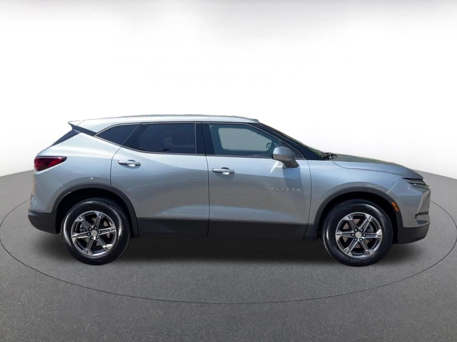 Used 2025 Chevrolet Blazer LT FWD image 16