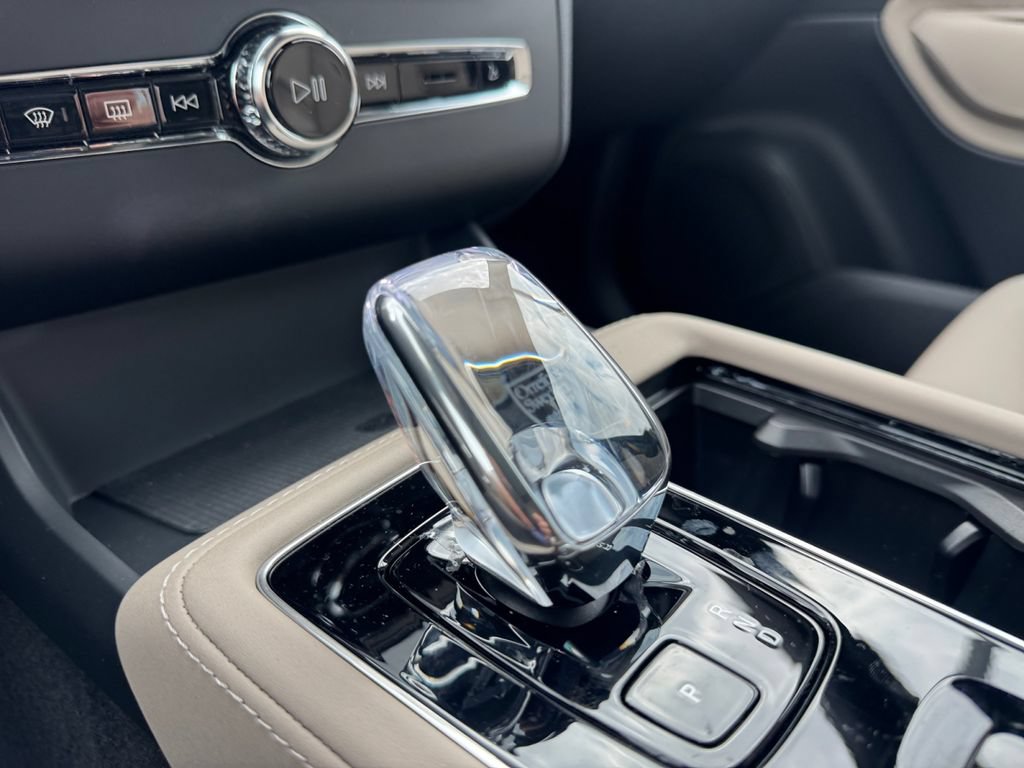New 2027 Volvo XC90 B6 Plus AWD/4WD image 16