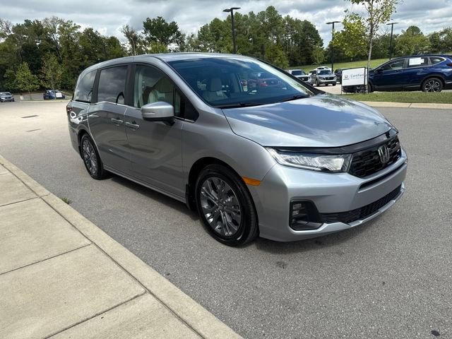 New 2026 Honda Odyssey Touring image 6