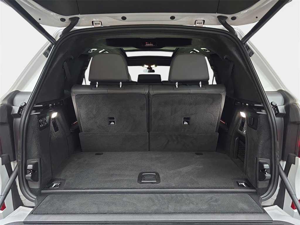 Used 2021 BMW X7 M50i w/ Executive Package image 16