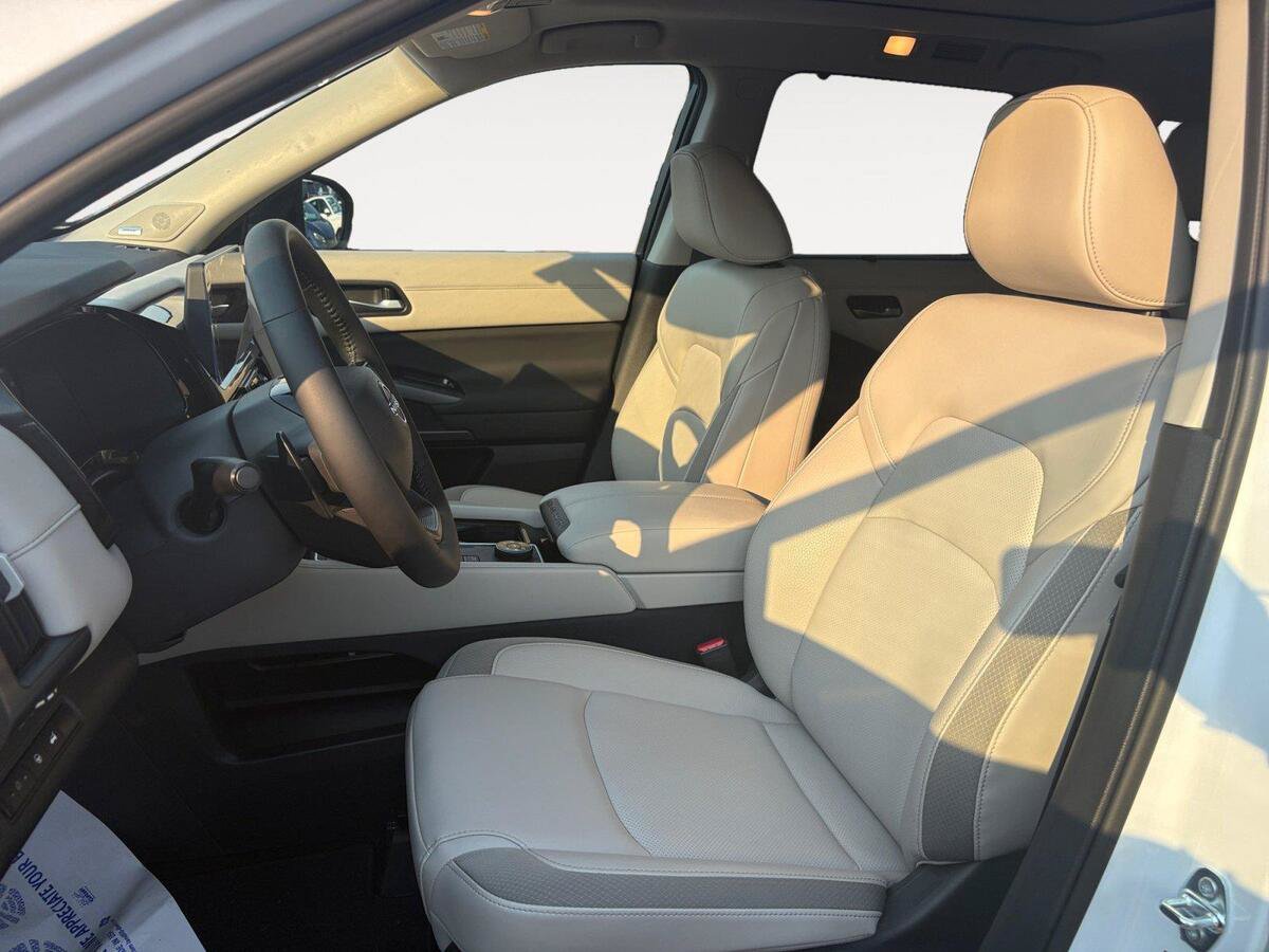 New 2026 Nissan Pathfinder SL w/ SL Premium Package AWD/4WD image 9
