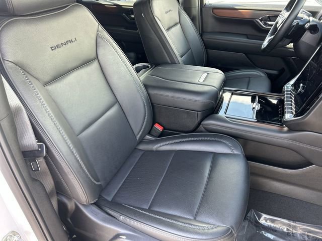 Used 2025 GMC Yukon XL Denali AWD/4WD image 11