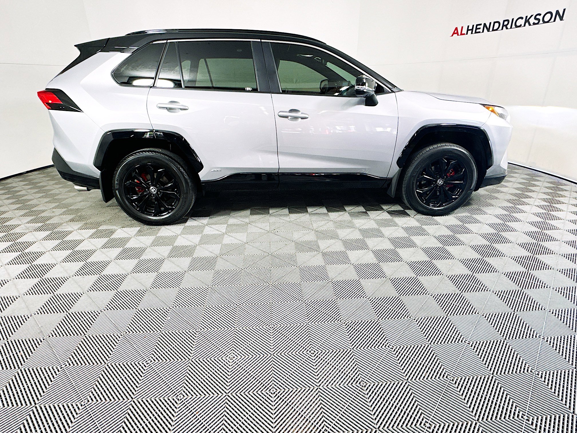 Used 2025 Toyota RAV4 XSE image 2