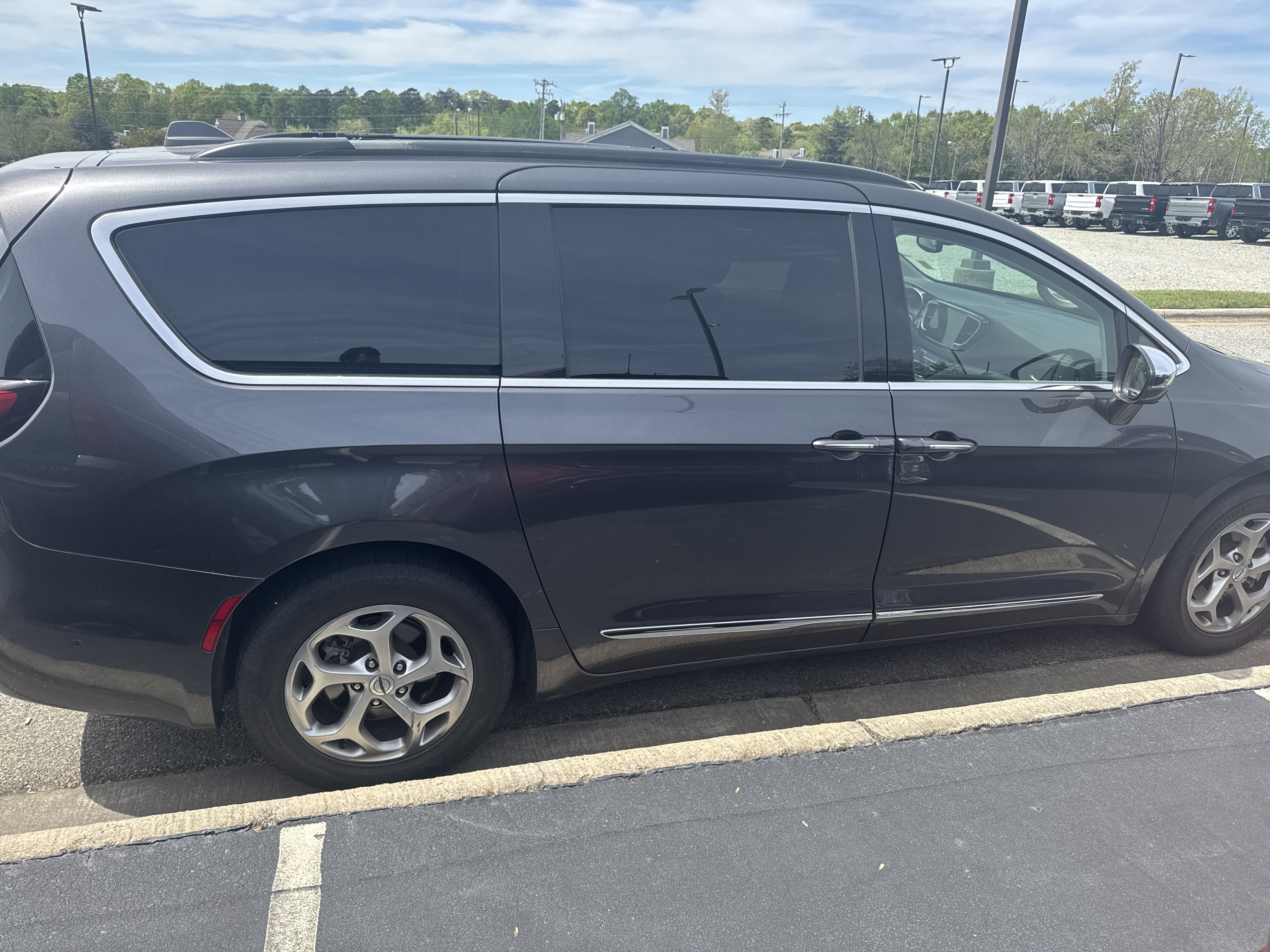 Used 2022 Chrysler Pacifica Limited image 11