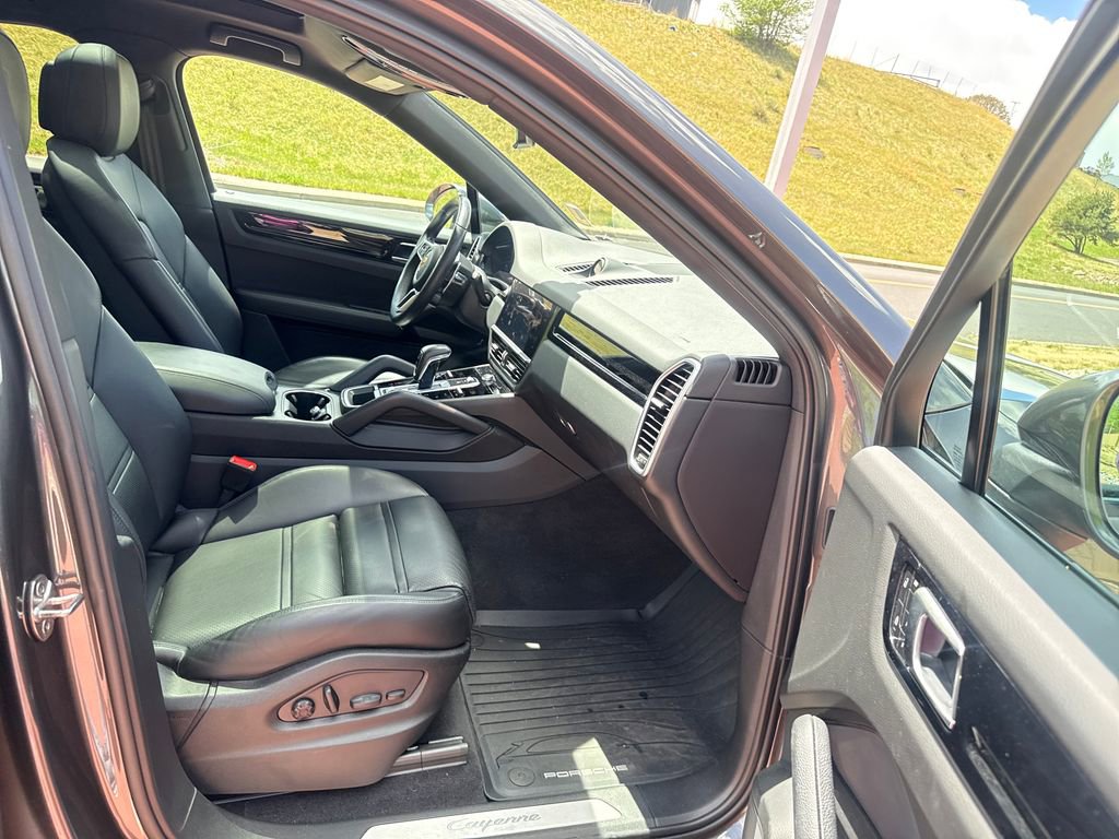 Used 2023 Porsche Cayenne Coupe AWD/4WD image 29