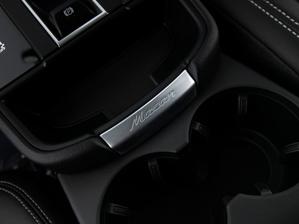 New 2026 Porsche Macan Turbo AWD/4WD image 31