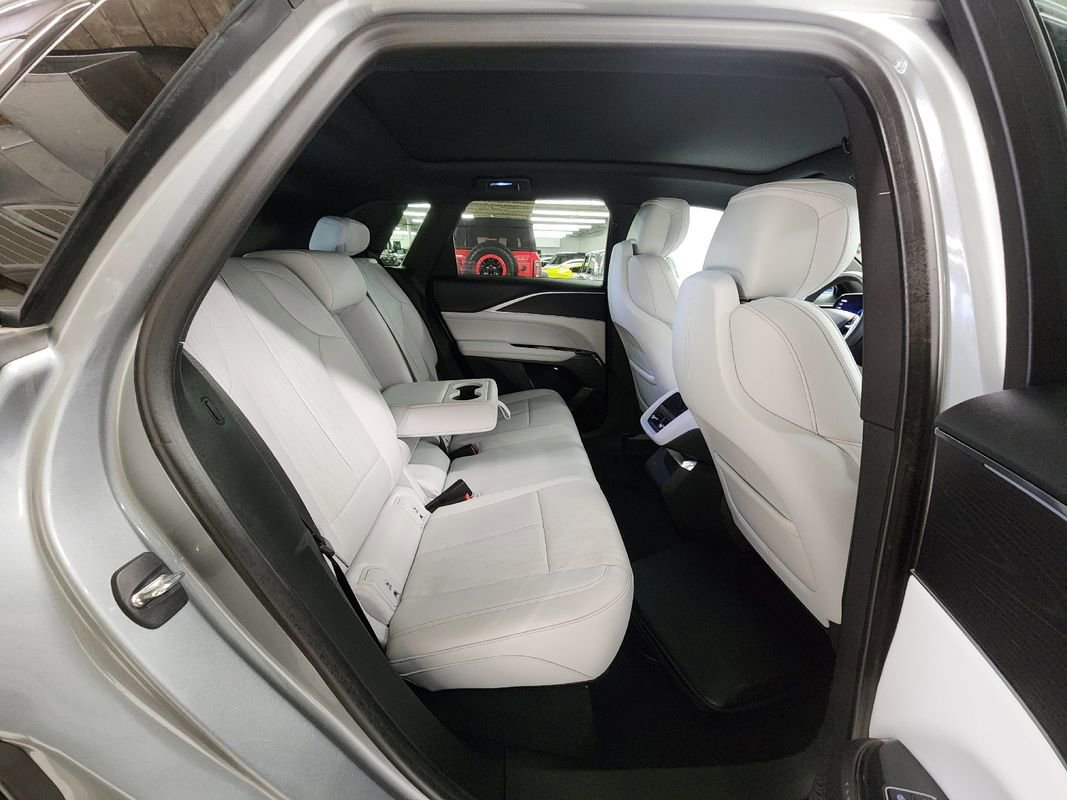 Used 2024 Cadillac Lyriq Sport image 15