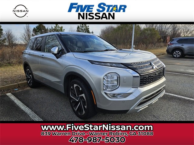 Used 2024 Mitsubishi Outlander SE image 1