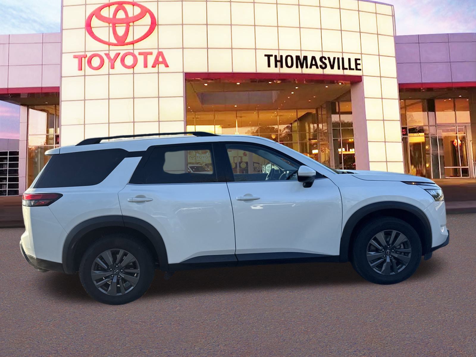 Used 2024 Nissan Pathfinder SV image 4