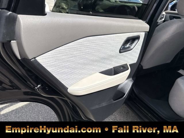 Used 2023 Nissan Rogue SV image 15