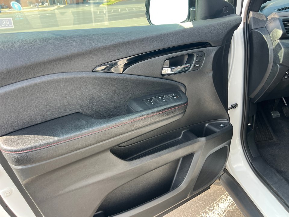 Certified 2024 Honda Ridgeline Black Edition image 32