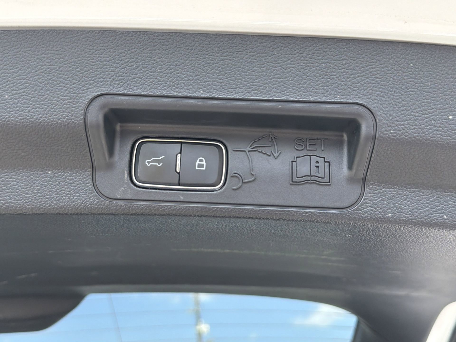 Certified 2023 Ford Explorer Limited image 26