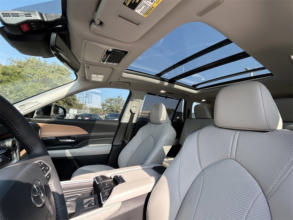Used 2026 Toyota Grand Highlander Limited image 12