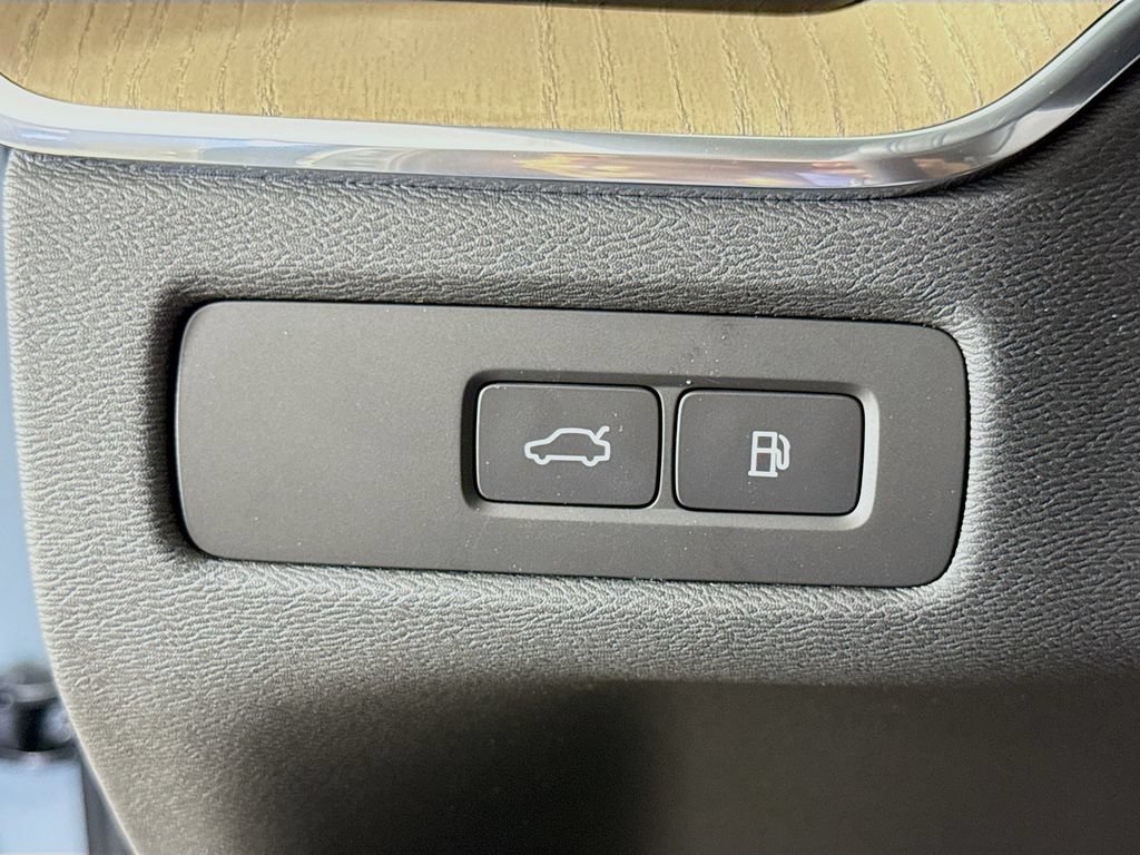 New 2026 Volvo XC60 T8 Plus w/ Protection Package Premier AWD/4WD image 10