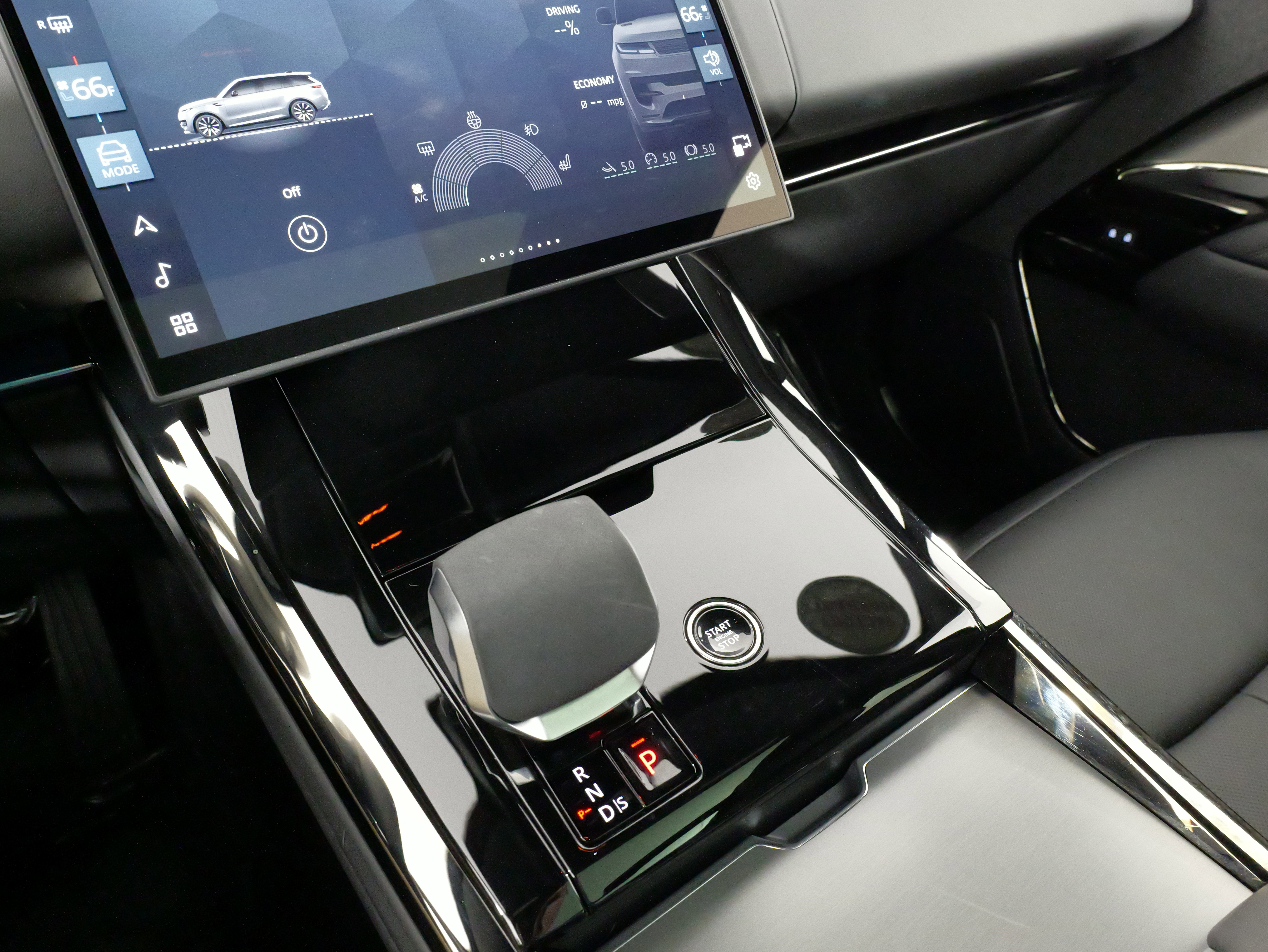 Used 2025 Land Rover Range Rover Sport SE image 54