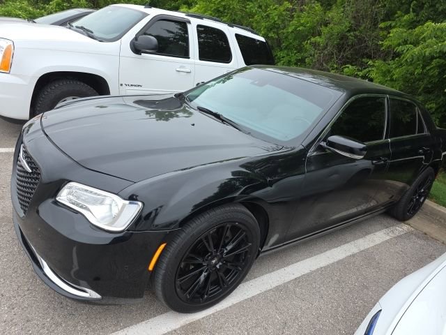 Used 2017 Chrysler 300 C w/ Safetytec Plus Group RWD image 2
