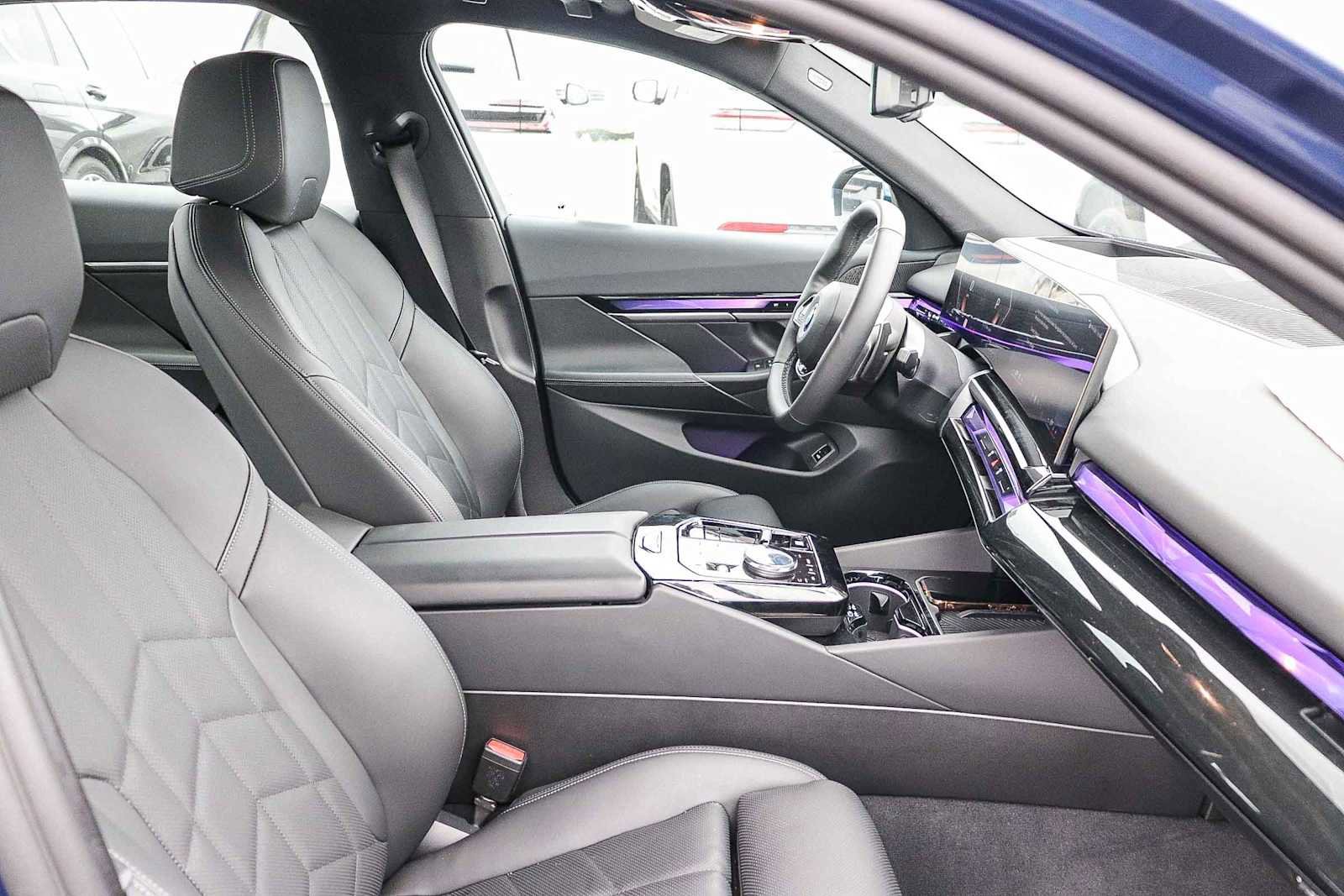 Used 2024 BMW 540i xDrive w/ Premium Package image 17