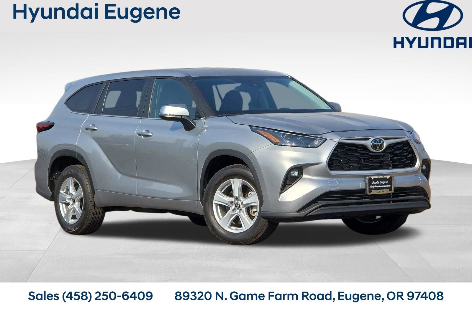 Used 2024 Toyota Highlander LE FWD image 1