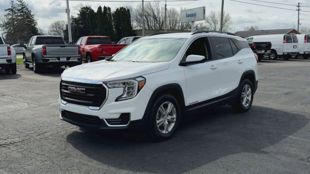 Certified 2024 GMC Terrain SLE w/ Driver Convenience Package image 4