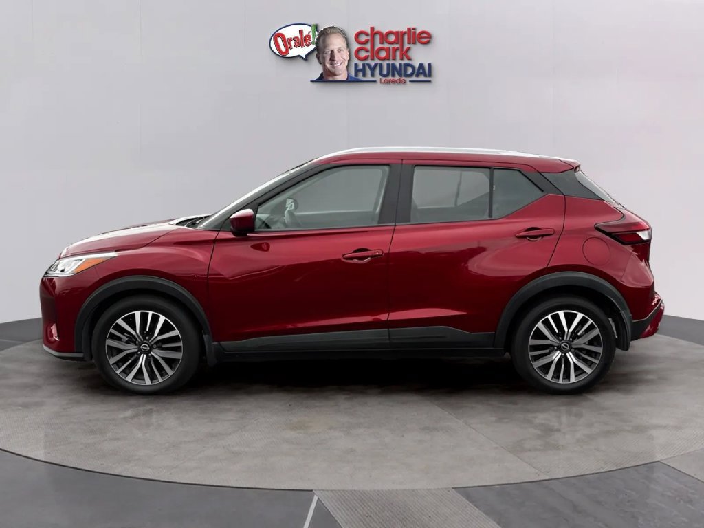 Used 2022 Nissan Kicks SV FWD image 2