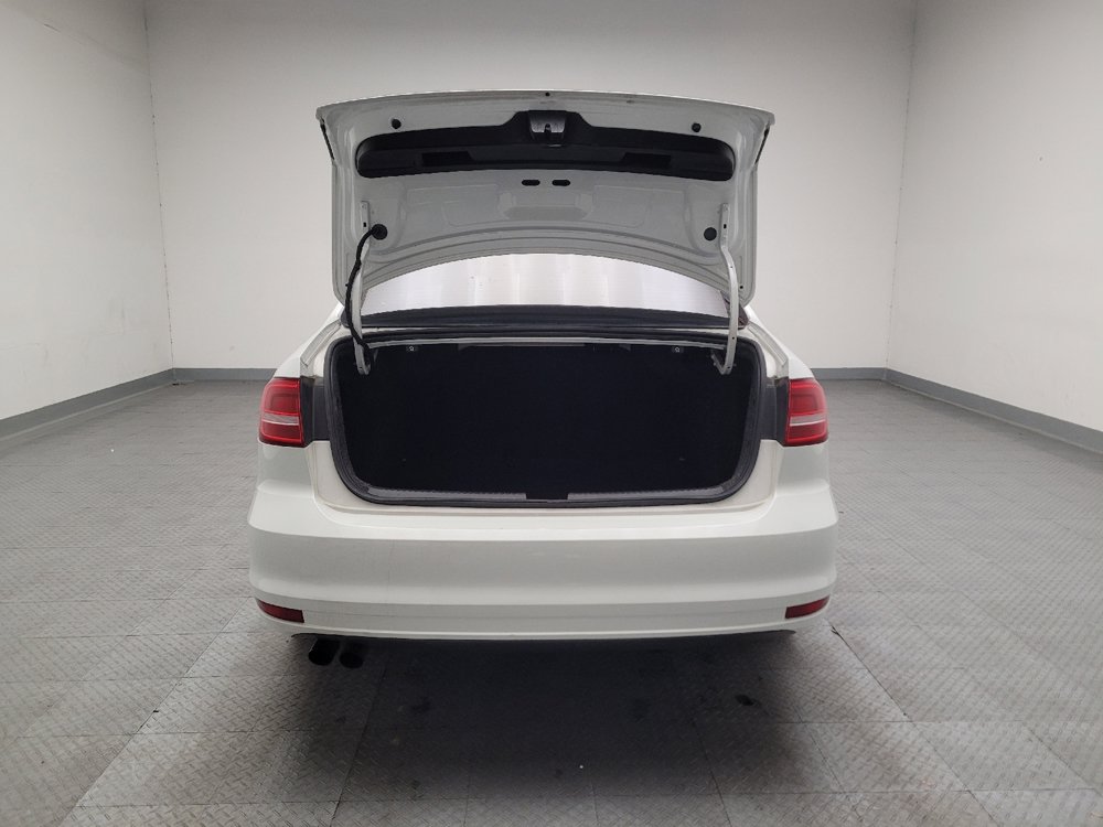 Used 2015 Volkswagen Jetta SE FWD image 29