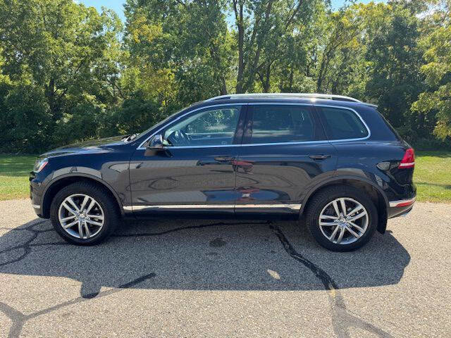 Used 2016 Volkswagen Touareg Sport image 5