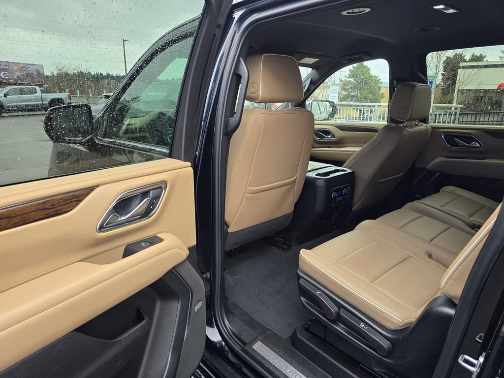 Used 2024 Chevrolet Suburban Premier AWD/4WD image 16