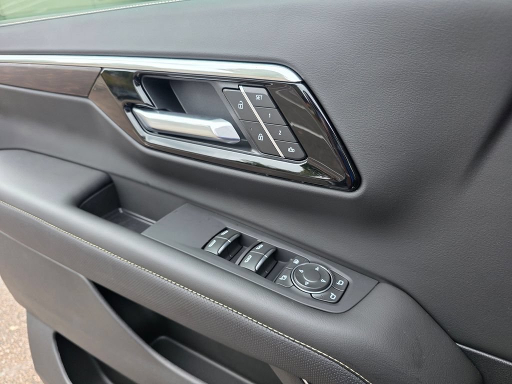 New 2025 Chevrolet Suburban Premier RWD image 14