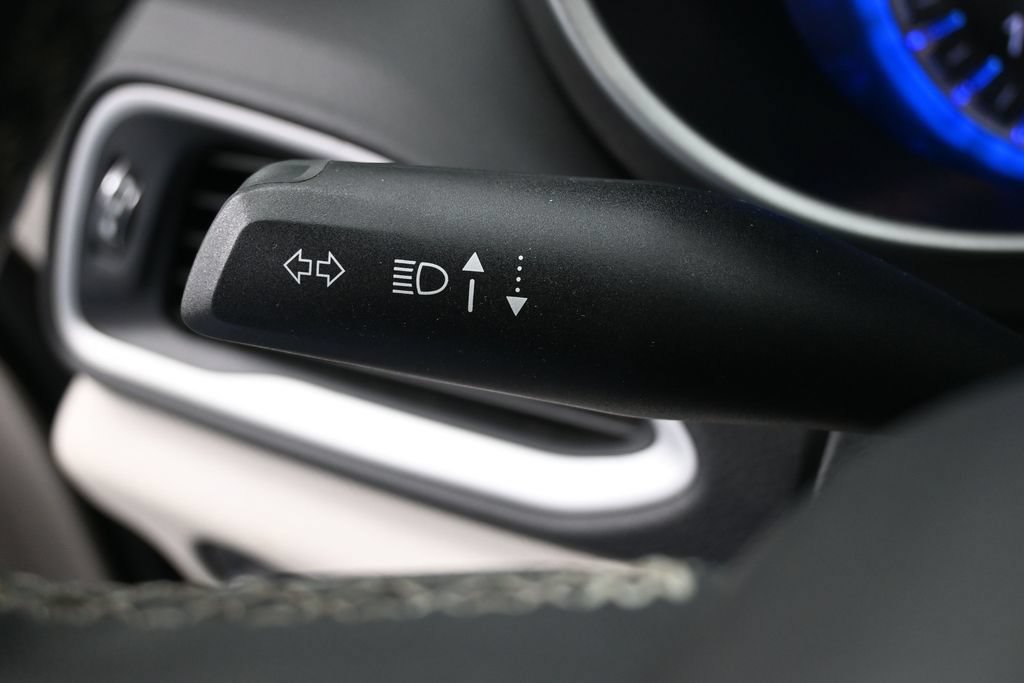 Used 2024 Chrysler Pacifica Touring-L FWD image 35