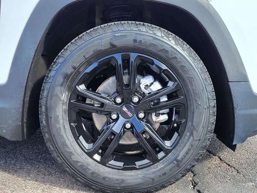 Used 2023 GMC Terrain AT4 image 29