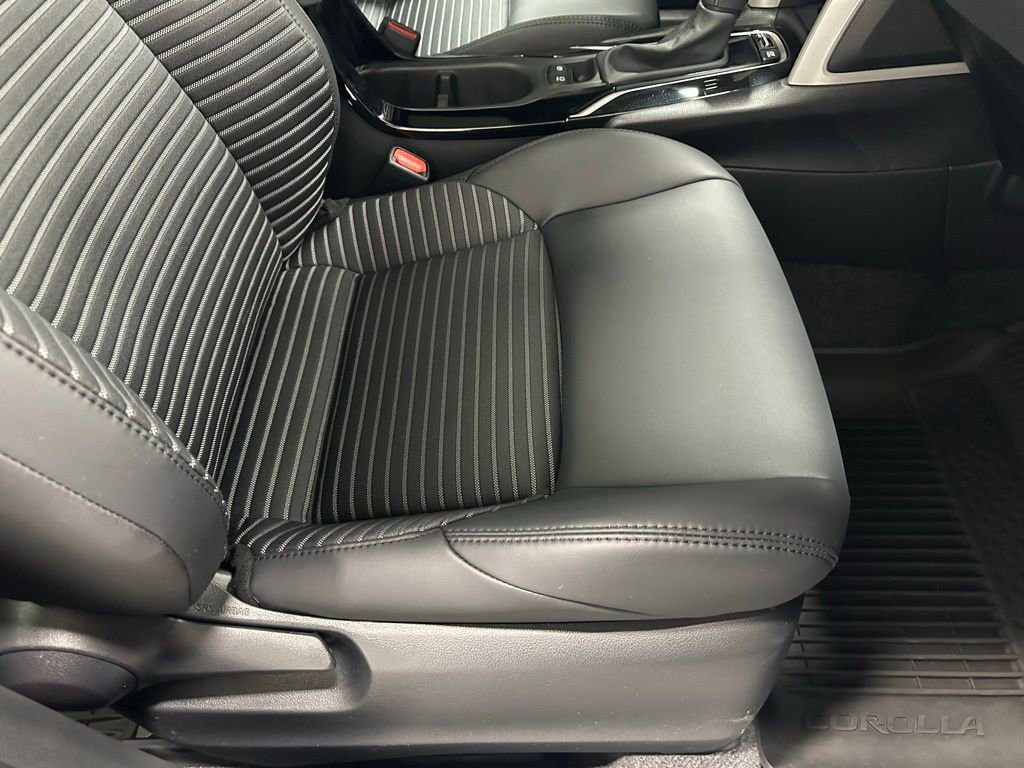 Used 2025 Toyota Corolla Cross XSE image 60