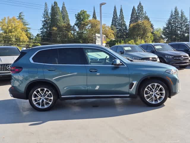 Used 2025 BMW X5 xDrive40i w/ Premium Package AWD/4WD image 9