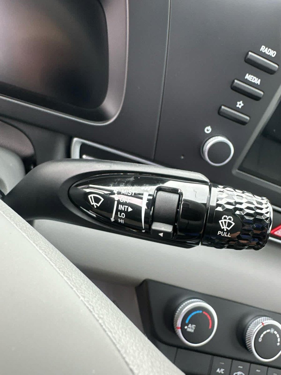 New 2026 Hyundai Elantra SE FWD image 16