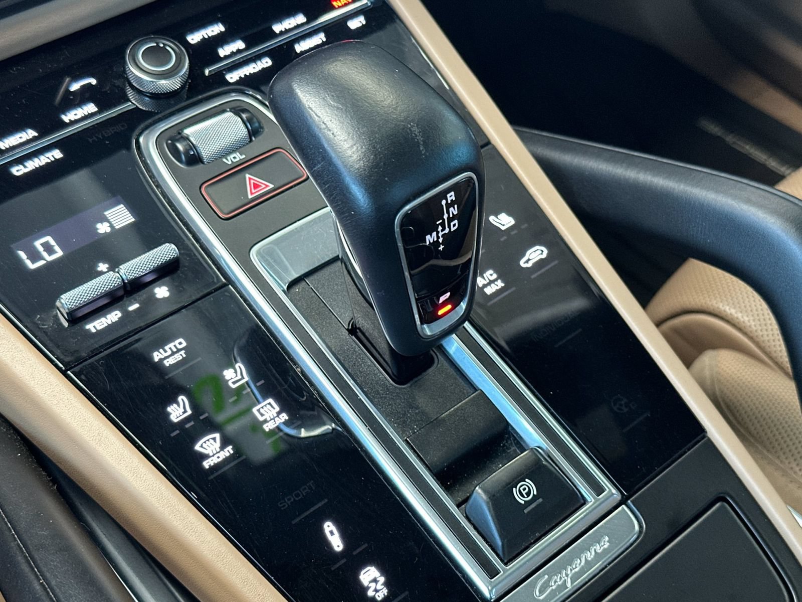 Used 2020 Porsche Cayenne Turbo AWD/4WD image 24