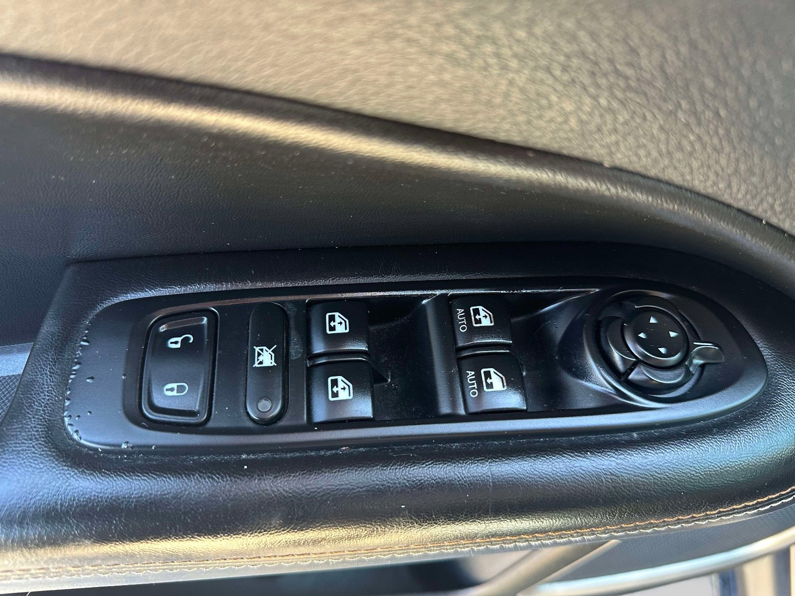 Used 2018 Jeep Compass Latitude w/ Popular Equipment Group image 18