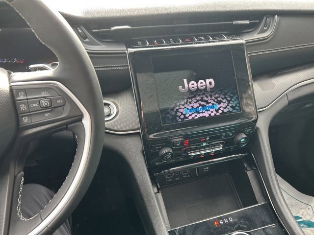 Used 2023 Jeep Grand Cherokee Altitude image 9