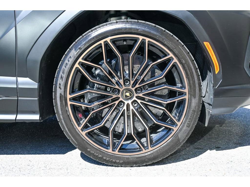 Used 2025 Lamborghini Urus SE image 37