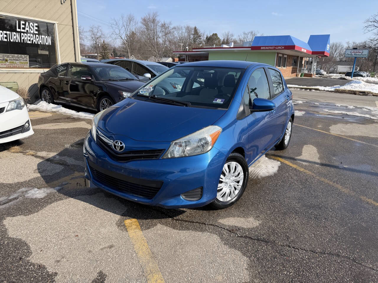 Used 2012 Toyota Yaris LE image 3