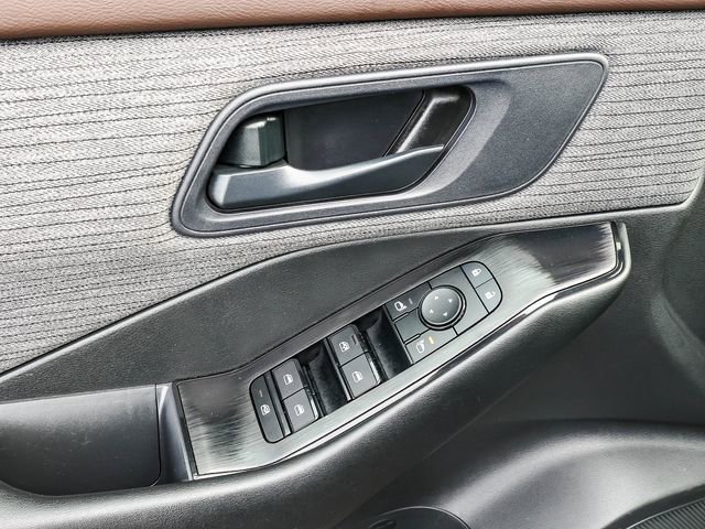 Used 2023 Nissan Rogue S image 22