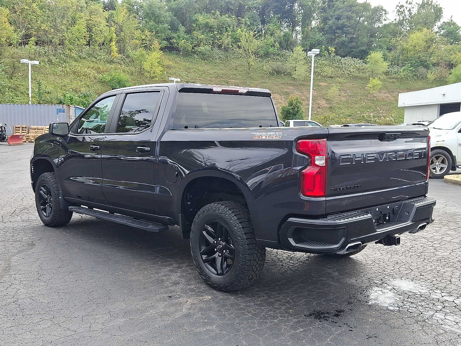 Used 2023 Chevrolet Silverado 1500 LT Trail Boss w/ LPO, Dark Essentials Package AWD/4WD image 4
