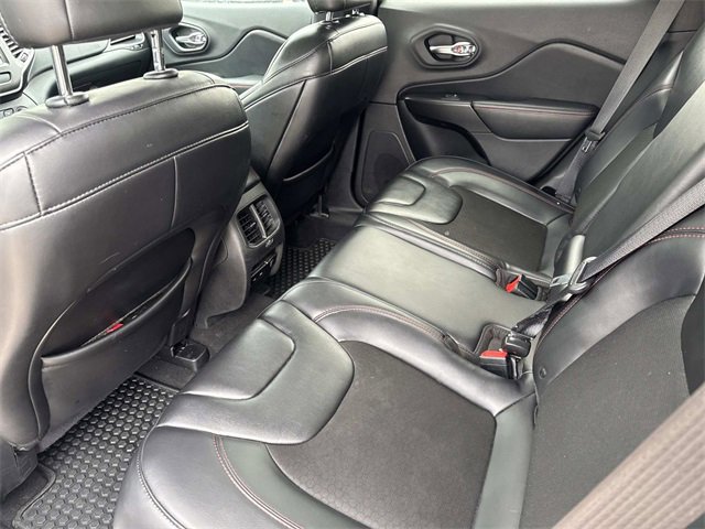 Used 2019 Jeep Cherokee Trailhawk image 13