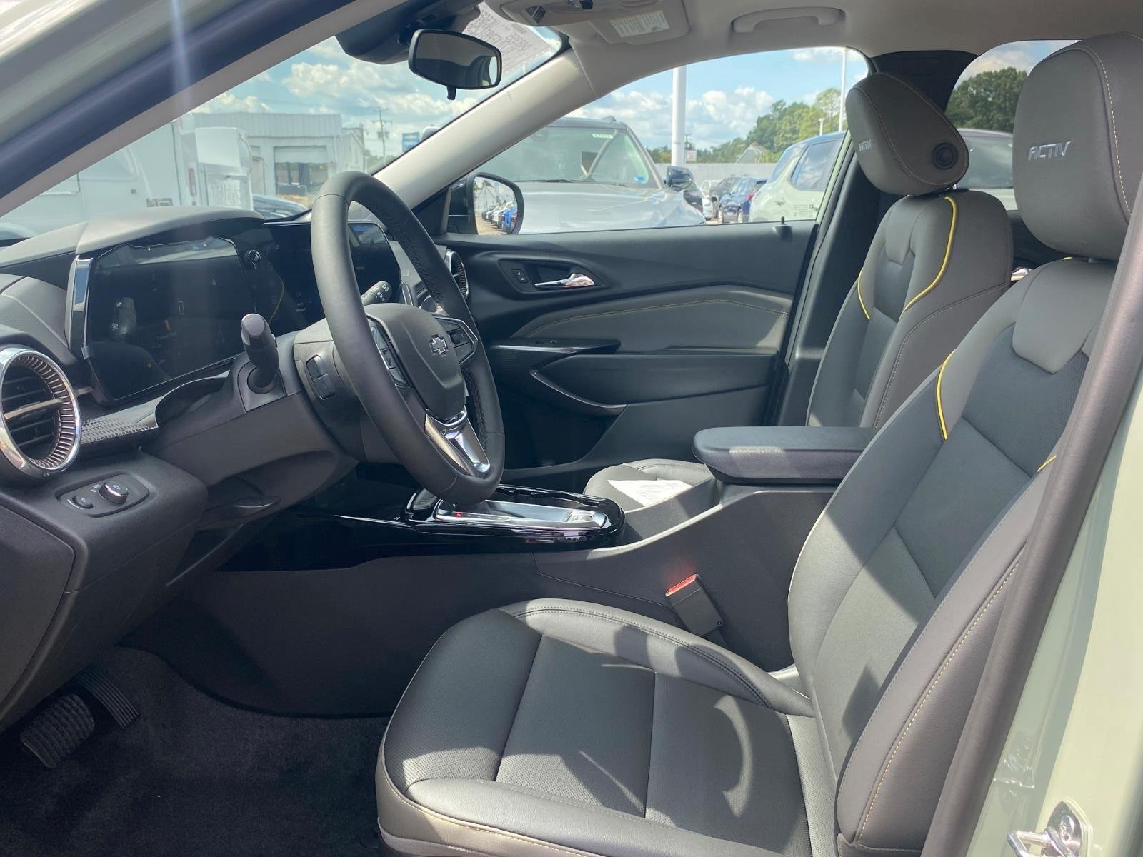 New 2026 Chevrolet Trax ACTIV w/ Sunroof Package FWD image 13