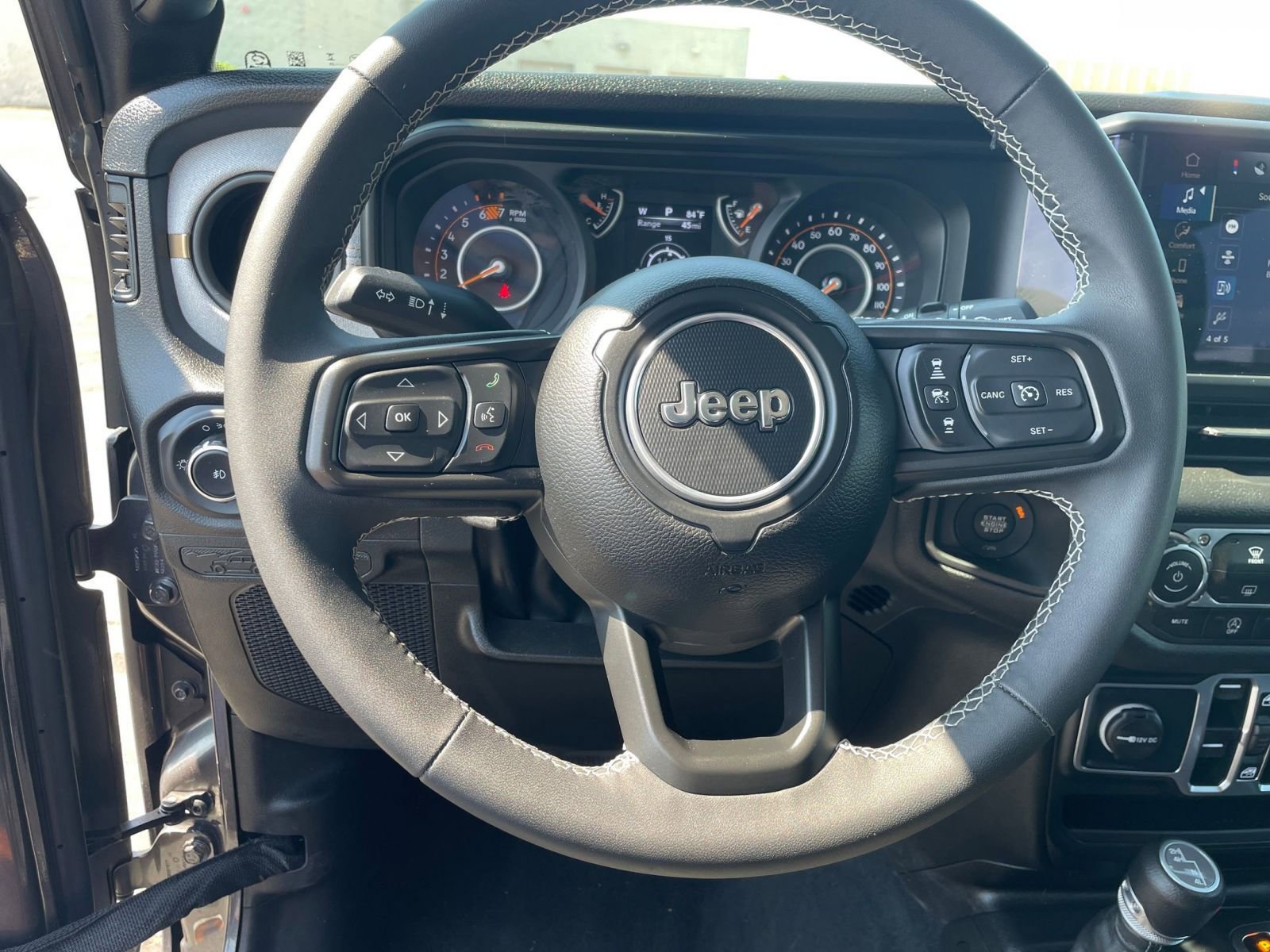 Used 2025 Jeep Wrangler Sport S image 33